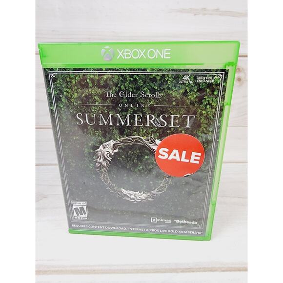 The Walking Dead: Season Two & The Elder Scrolls Summerset (Microsoft Xbox One) - Picture 3 of 13